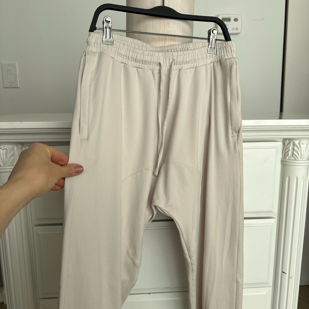 ALO Yoga Drop Crotch Joggers
Women’s Size: S - Picture 12 of 14